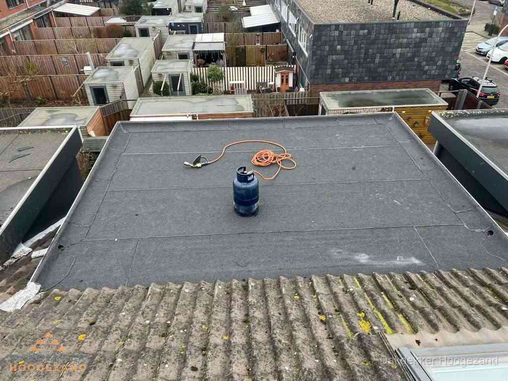 Dakreparatie plat dak met bitumen in Hoogezand